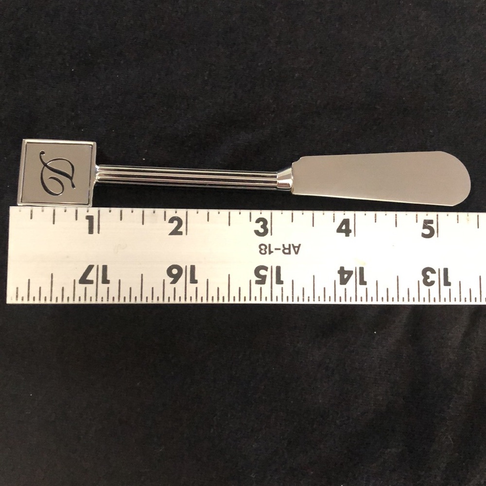 Monogrammed “D” spreader - Picture 5 of 5